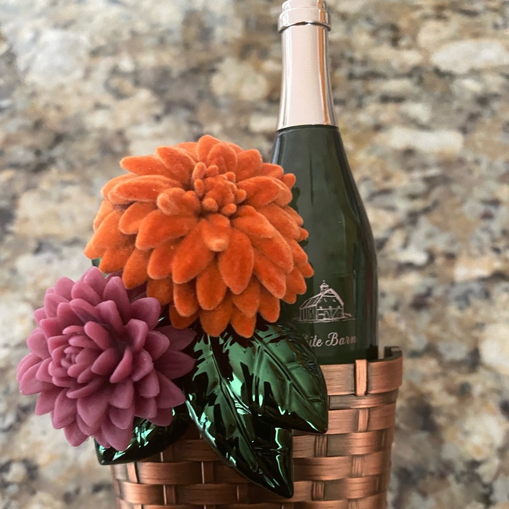 Bath & Body Works White Barn Plug-in Basket Flowers and Wine Bottle
